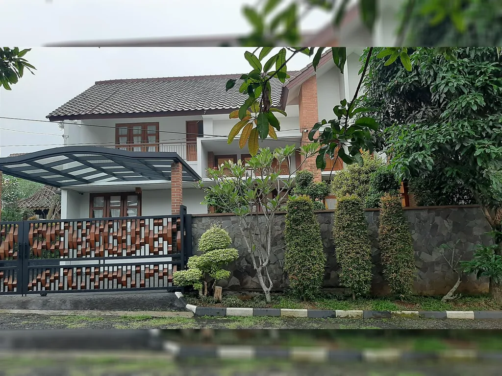 DIJUAL RUMAH MEWAH 2LT FULL FURNISH DLM PERUMAHAN DI SENTUL BOGOR SELANGKAH KE TOL JAKARTA
